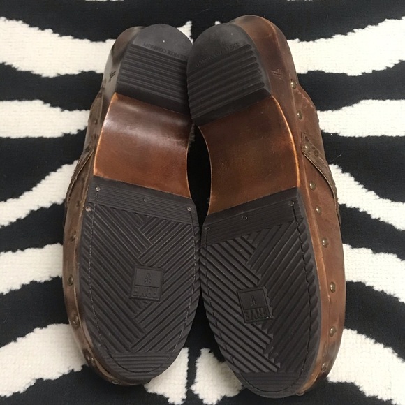 NWOB Frye Clara O Ring Wooden Clogs Distressed Leather Cognac Size 10 - Picture 8 of 11